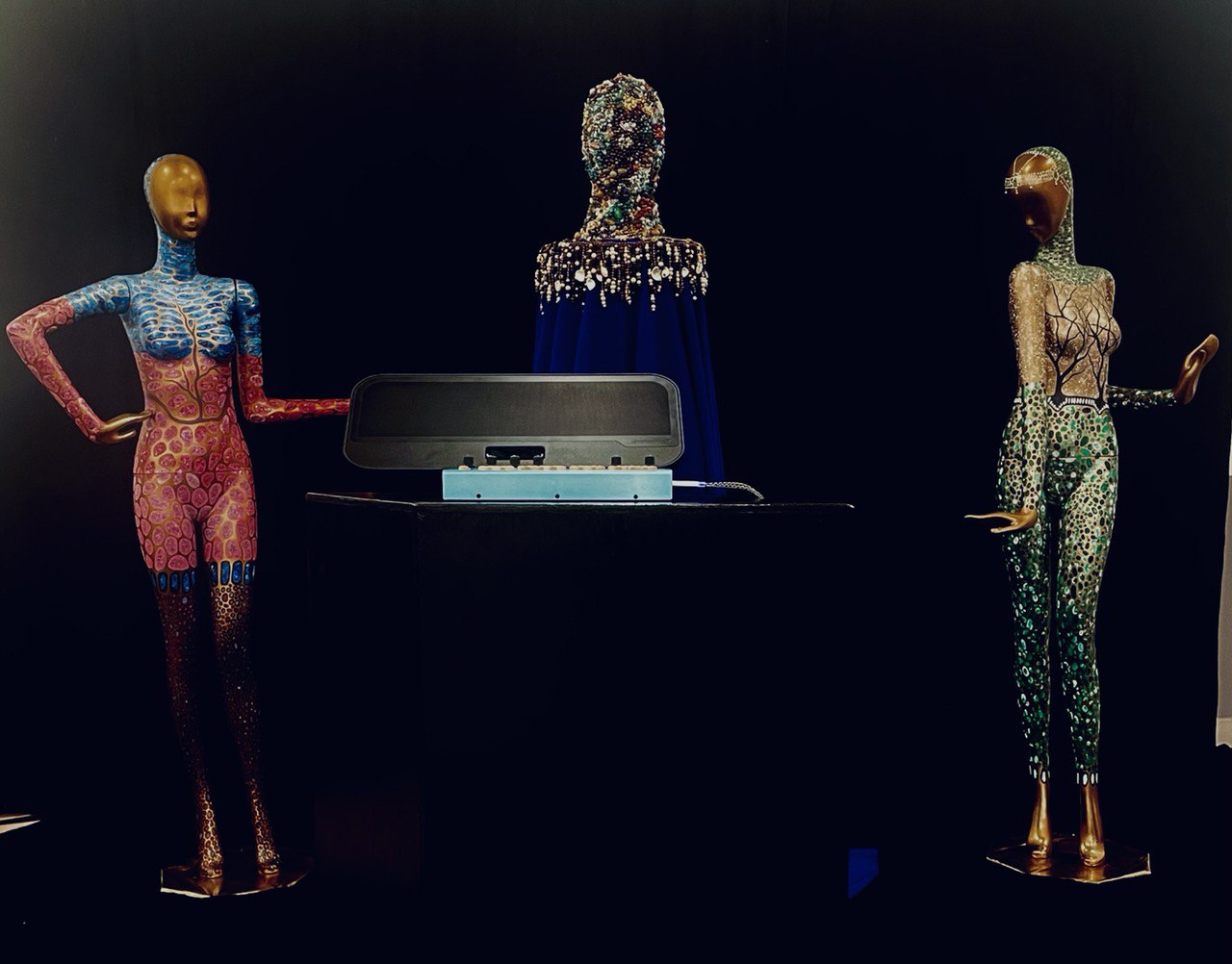 Le TouT installation with mannequins